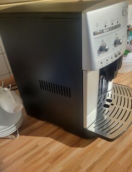 Kaffeevollautomat und 2 in 1 Backofen - Essen