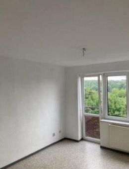 Renovierungsbedürftige, günstige 1- Zimmer Wohnung - Neubrandenburg