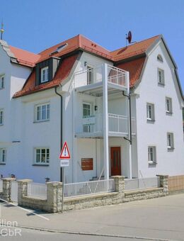 "Schmidl Villa": Wunderschön Wohnen im sanierten Altbau mit EBk u. Carport in zentraler Lage am Sulzpark - Beilngries