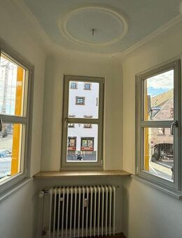 Altbaujuwel am Marktplatz: schöne Wohnung mit Einbauküche! - Fürth