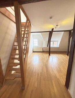 Seltene Dachgeschosswohnung mit charaktervollen Holzbalken - Lübeck