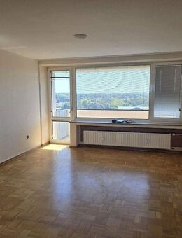 Jobcenter! Frisch sanierte 4 Zimmer Wohnung mit Aufzug und Balkon in Köln - Köln