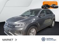 VW T-Roc, 1.0 TSI Life Digital Park, Jahr 2023 - Bad Nauheim