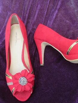 NEU * Ausgefallen * Rockabilly * Style * 3D * Blume * Blüte * Flower- Power * Plateau * High- Heels * Stilettos * Peep Toes * Pumps * Schuhe "Starlet" Gr. 37/ 4 * kirsch- rot * - Riedlingen
