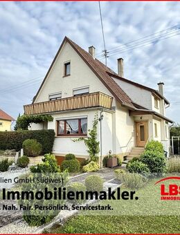 Einfamilienhaus mit Einliegerwohnung, ausgebautem Dachspitz und 2 Garagen in begehrter Lage - Meßkirch
