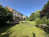 Molfsee Dorf- Grüne Oase: Architektenhaus mit riesigem Grundstück und raffinierter Ebenenstruktur - Molfsee