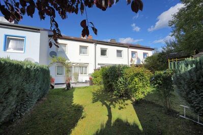 Sehr gepflegtes Reihenhaus mit gemütlichem Garten und Garage in schöner Coburger Stadtrandlage