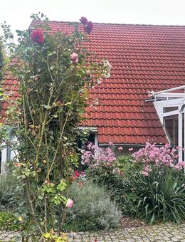 MODERNES WOHNEN IN INDIVIDUELLER BAUWEISE IM GRÜNEN - Erfurt