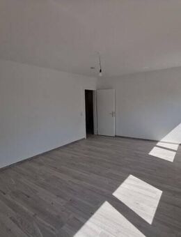 FRISCH RENOVIERT! Zentrale großzügige 2-Zimmer-Wohnung - Saarwellingen