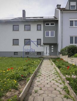Charmante 4-Zimmerwohnung im Erdgeschoss mit Terrasse und Gartenanteil - Dittelbrunn