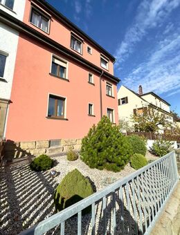 Doppelhaushälfte mit 3 Garagen, Wintergarten, Balkon und kleinem Garten! In guter Lage, Stadtteil Glocke! - Bayreuth