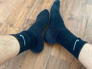 Socken - getragen - schwarze Nike Socks - Köln
