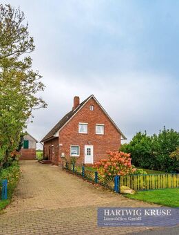 Wohnen, wo die Natur zuhause ist: Ein- bis Zweifamilienhaus mit Nebengebäuden in idyllischer Lage - Balje
