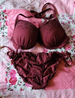 Modisches geschnittenes Push Up Bikini-Set Top Zustand - Uchte