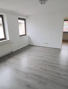 Dorfen - Zentrale Lage: Schöne 3-Zi-Wohnung mit Einbauküche und Stellplatz - Dorfen