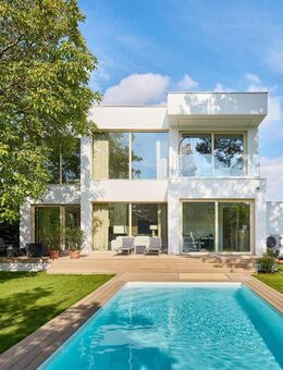 Architektenvilla mit Premium-Ausstattung in grüner Gartenanlage mit Pool - Berlin