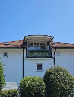 Wochinger Spitz / Wartberghöhe - Stilvolle, ruhige 2,5-Zimmer Atelierwohnung mit Küche & Westloggia - Traunstein