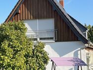 1-2 Familienhaus mit 8 Zimmern und schönem grossen Garten sowie Garage / Stellplätze - Rosbach (Höhe)