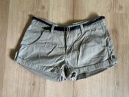 Denim & co Kurze sexy hotpants sommerhose beige mit Gürtel 36 S - Recklinghausen