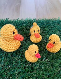 Quietscheente, Quietscheentchen, Ente gehäkelt, Handarbeit, Wunschfarbe - Koblenz