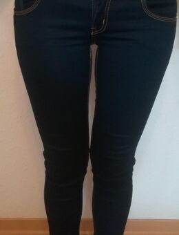 S-M neue dunkelblaue Stretchjeans 80cm Hosenbein, tolle Figur, schlanke Beine, kräftige Farbe - Wernigerode Zentrum