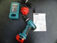 Makita 12 V Ladegerät + 2 Akkus + Akku-Bohrschrauber 8271D teildefekt zus. 30,- - Flensburg