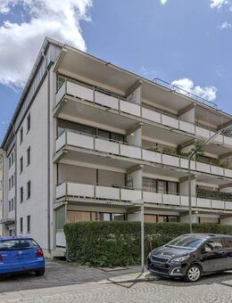 Attraktive, renovierte 2-Zimmer-Erdgeschosswohnung mit Balkon zum Sofortbezug - München