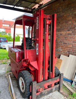 Gabelstapler Clark Stapler Diesel Dieselstapler 2,5 t 3850 €. - Schlangen