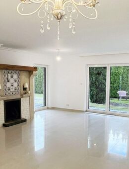 Familienfreundliches Einfamilienhaus mit Einliegerwohnung, Vollkeller + Garage - umfassend saniert - - Greven (Nordrhein-Westfalen)