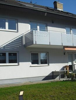 Heitersheim: Schöne, große 4,5 Zi. Whg. im I. OG mit zwei Balkonen und Wintergarten, zwei Bäder, Keller und zwei Pkw-Stellplätze im Freien - Heitersheim