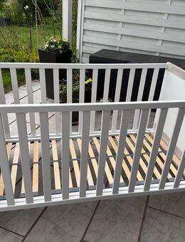 Paidi Babybett mit Umbauseiten zum Kinderbett - München