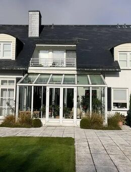 Einfamilienhaus mit Doppelgarage und Gerätehaus sowie Außenschwimmbad - Seesen