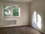 Frisch saniert: 2-Zimmer Wohnung mit Durchgangszimmer bereit für den Erstbezug - Kiel