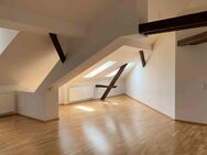 Glück kann man mieten! Besichtigen Sie diese charmant ausgebaute Dachgeschosswohnung - München