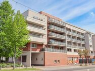 +++ Bezugsfrei! 2-Raum Wohnung mit TG-Stellplatz und Sonnenterrasse über den Dächern Striesens +++ - Dresden