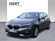 BMW 118 i Lim. Sport Line A. +PANODACH+LED+PDC+DAB+ - Kronach