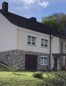 Zwei Doppelhaushälften mit großem Garten in ruhiger Ortslage - Creuzburg