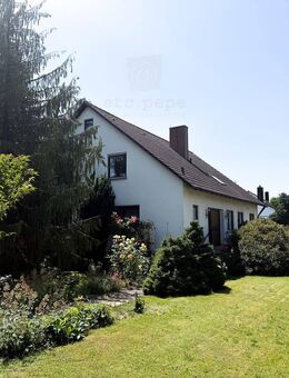 Vielfältig nutzbares Zweifamilienhaus in bester Lage in Reimlingen - Reimlingen