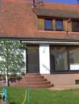 Doppelhaushälfte mit 110 m² Wohnfläche mit großer Südterrasse in sehr ruhiger Wohnlage - Erlangen