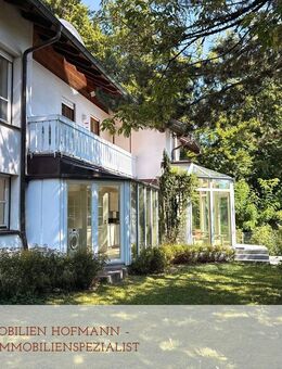 Charmante 2-Zimmer-Wohnung mit Wintergarten, großem Garten & Garage in gehobener Lage Landshuts! - Landshut