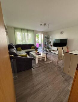 3 Zi.-Hochparterre-Whg. mit Balkon, EBK und Gartenanteil sowie sanierte 1 Zimmerwohnung im Souterrain - Ludwigsburg