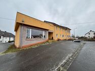 Freistehendes Zweifamilienhaus mit großem Garten in zentraler Ortslage - Lichtenborn