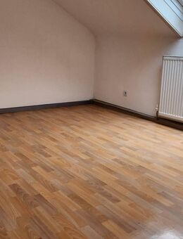 Speziell für Wohngemeinschaft/Studenten geeignete 3-Zimmer Dachgeschoss-Wohnung in zentrumsnaher Lage nähe Turnplatz - Pforzheim