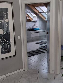 In kleiner Einheit ! Top 3 Zimmer Wohnung mit Balkon und Garage in ruhiger Lage. - Hochspeyer
