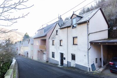 Einfamilienhaus in hochwassersicherer Lage mit Garten in Briedel