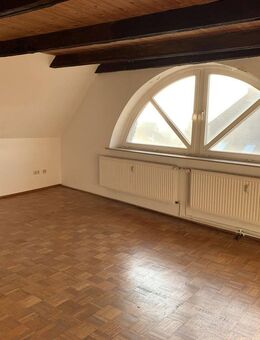 Renovierte große 3 Zimmer Dachgeschosswohnung in Schönberg ab sofort zu vermieten - Schönberg (Mecklenburg-Vorpommern)
