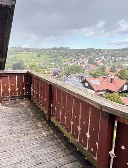 Lichtdurchflutete Dachgeschosswohnung mit Panoramablick in ruhiger Lage - Feldatal