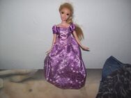 Barbiepuppe mit leuchtenden Kleid und Musik - Erwitte