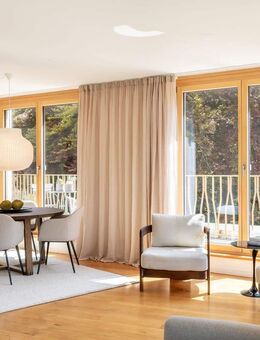 Wohlfühloase am Schlosspark: Elegante, lichterfüllte 3-Zimmer-Wohnung mit Dachterrasse und Parkblick - München
