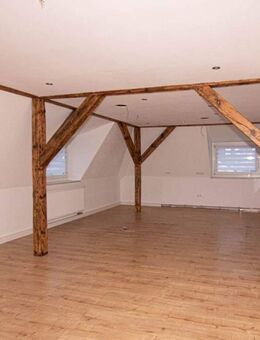 Großzügige Dachgeschoss-Wohnung zur Miete in Oberkotzau - Oberkotzau